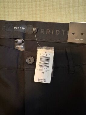 NWT Torrid Studio Luxe Ponte Black Skinny Pants - Size 18